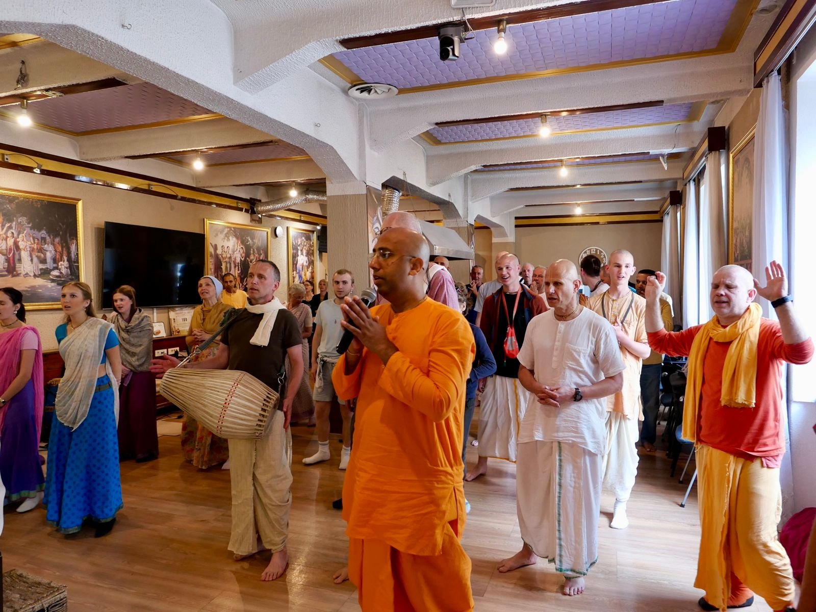 Kirtan with international community